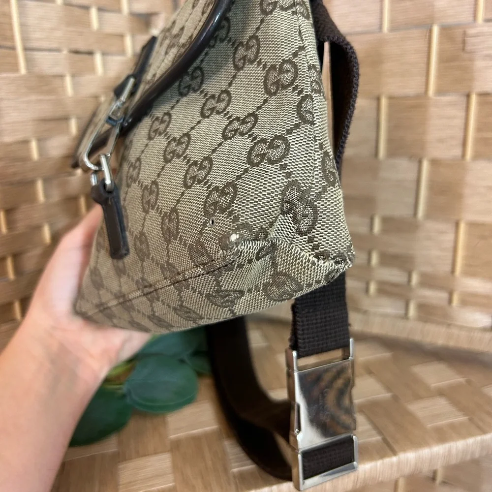 Gucci Brown GG Canvas Crossbody with Black Trim - Picture 5 of 12